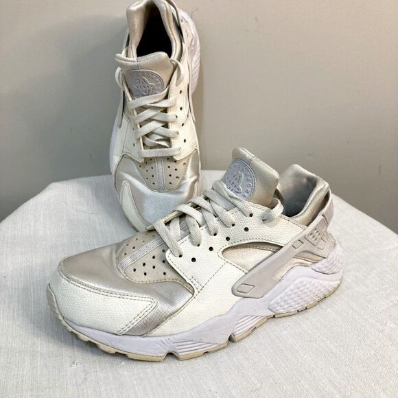 Nike Shoes - Nike Triple Snow White Huarache Sneakers 8.5